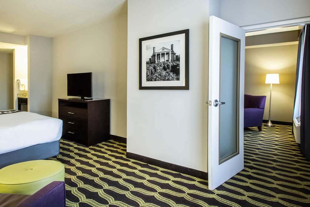 La Quinta Inn & Suites by Wyndham Lynchburg at Liberty Univ. - photo 34