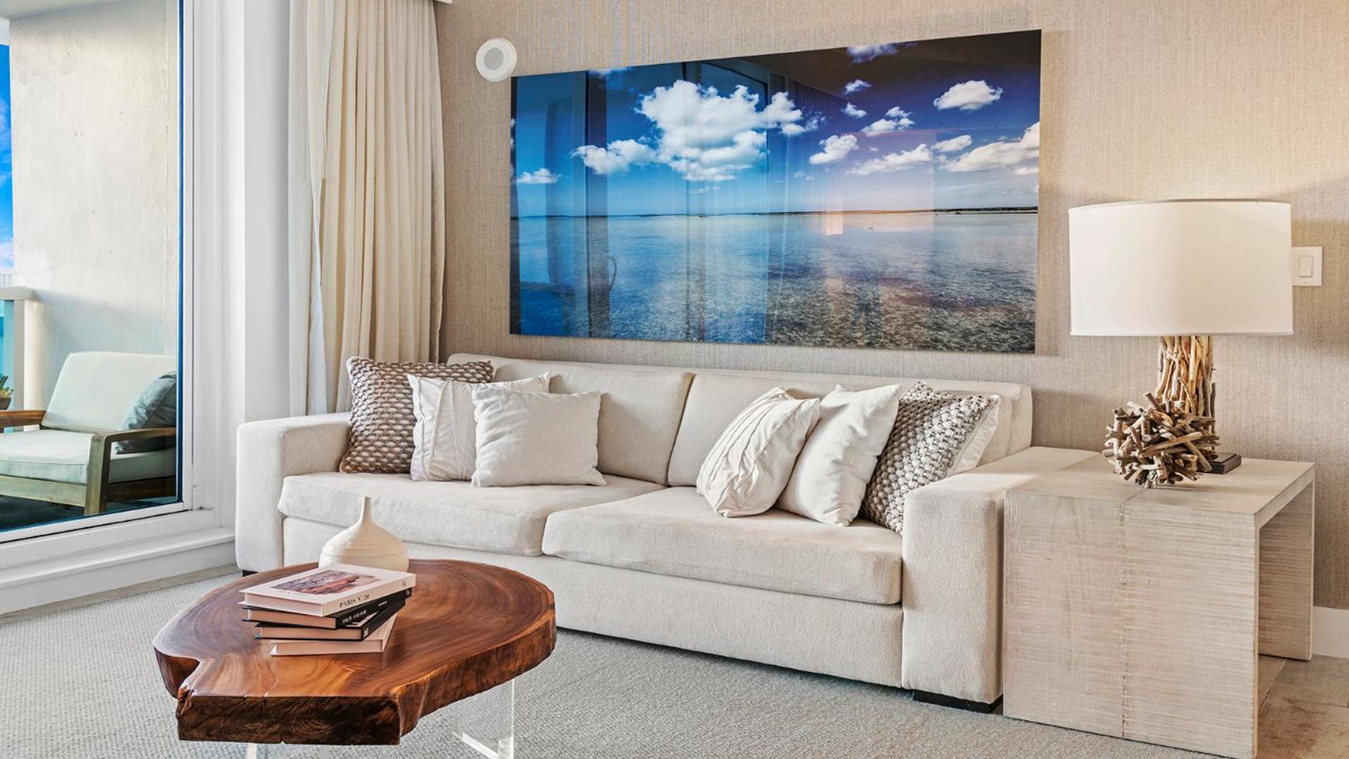 Luxurious Private Condo at 1 Hotel & Homes 945 - photo 18