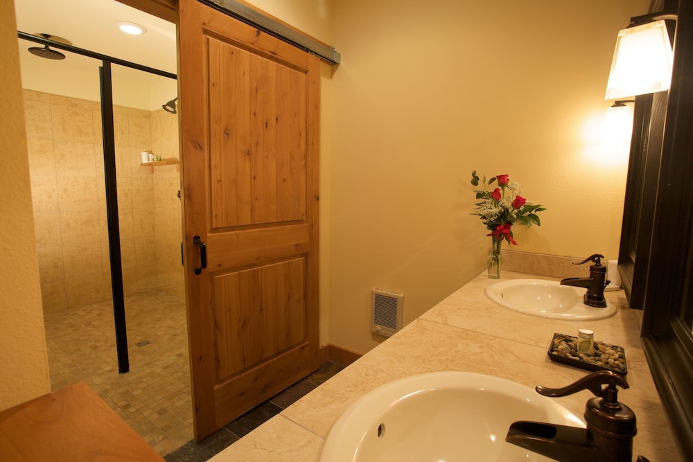 Cousins Country Inn - photo 36
