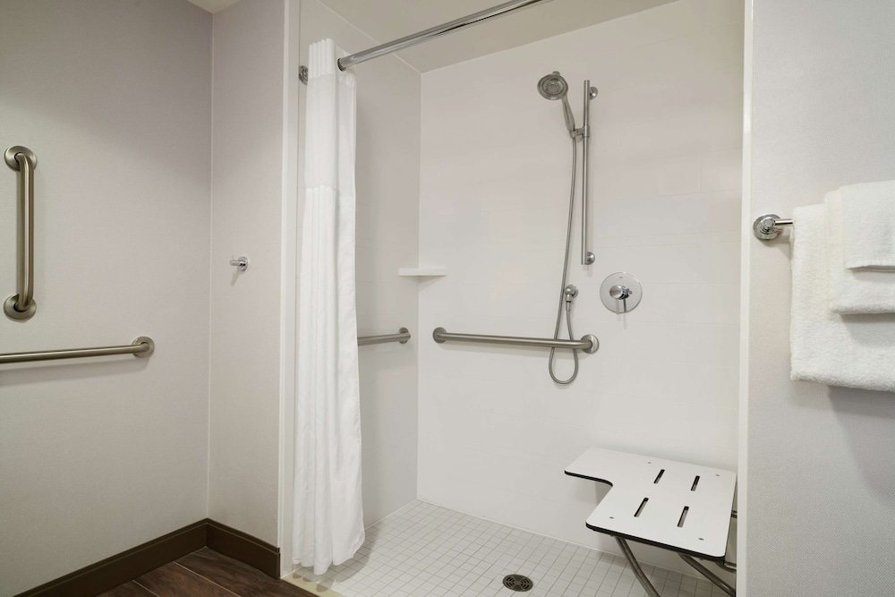 Hampton Inn & Suites Ephrata Mountain Springs - photo 18