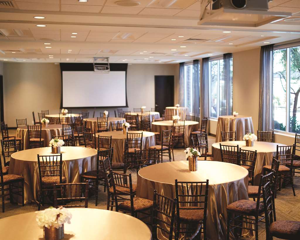 Hyatt Place Las Vegas at Silverton Village - photo 10