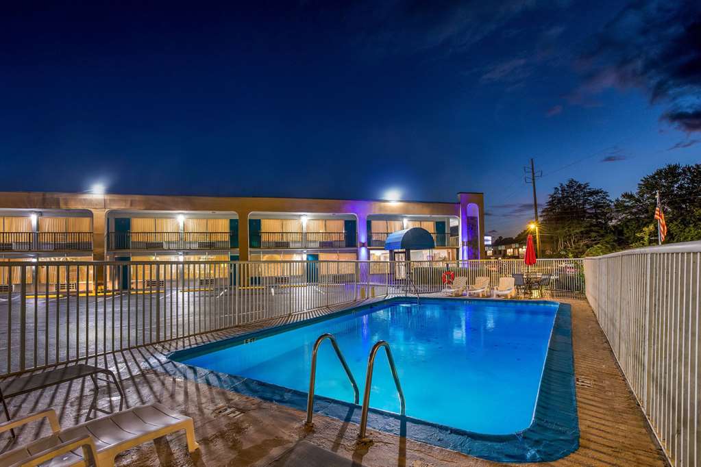 Days Inn by Wyndham Clayton - photo 12
