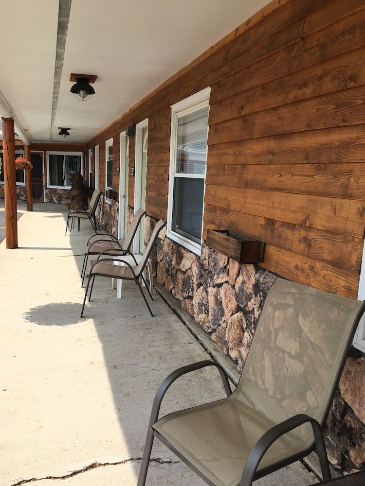 Superior Motel & Suites - photo 2