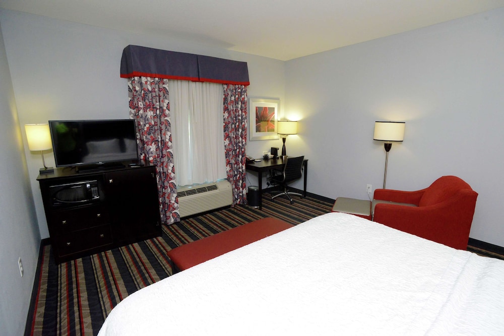 Hampton Inn & Suites Albany At Albany Mall - photo 16