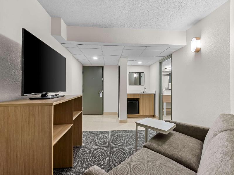 Best Western Plus Philadelphia Bensalem Hotel - photo 34