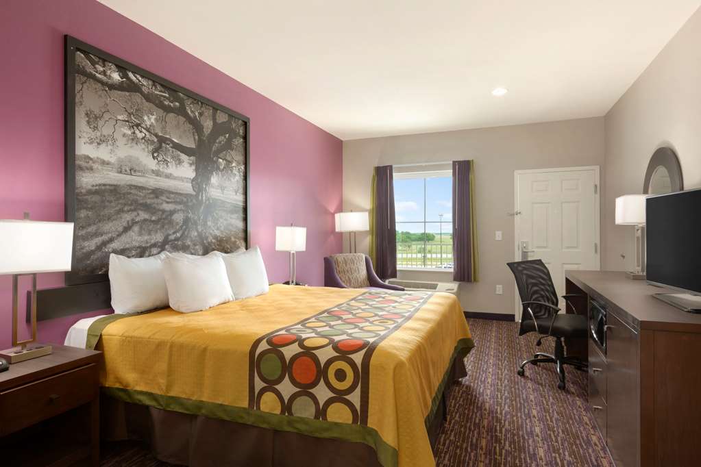 Super 8 by Wyndham Carrizo Springs - photo 7