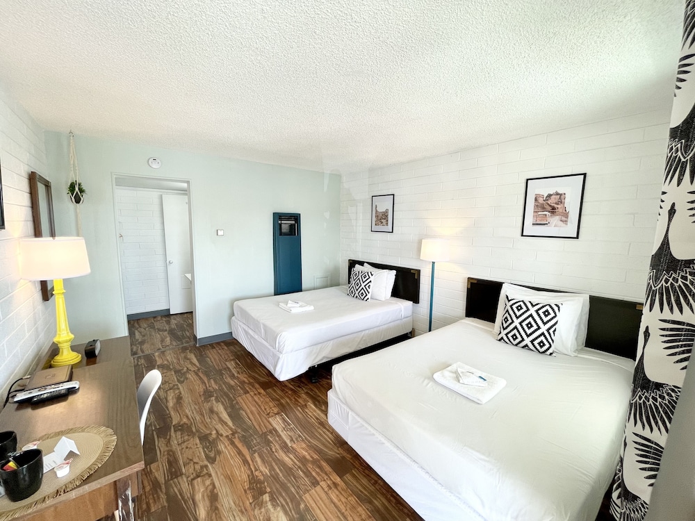 The Postcard Motel - photo 34