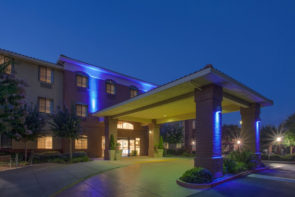 Holiday Inn Express Suites Davis University Area - photo 60