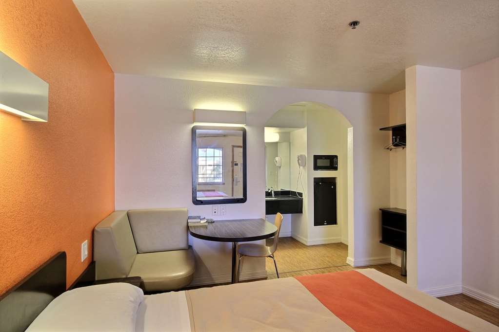 Motel 6 Edinburg TX - photo 18