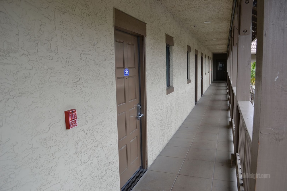 The Miramar Inn and Suites - photo 22