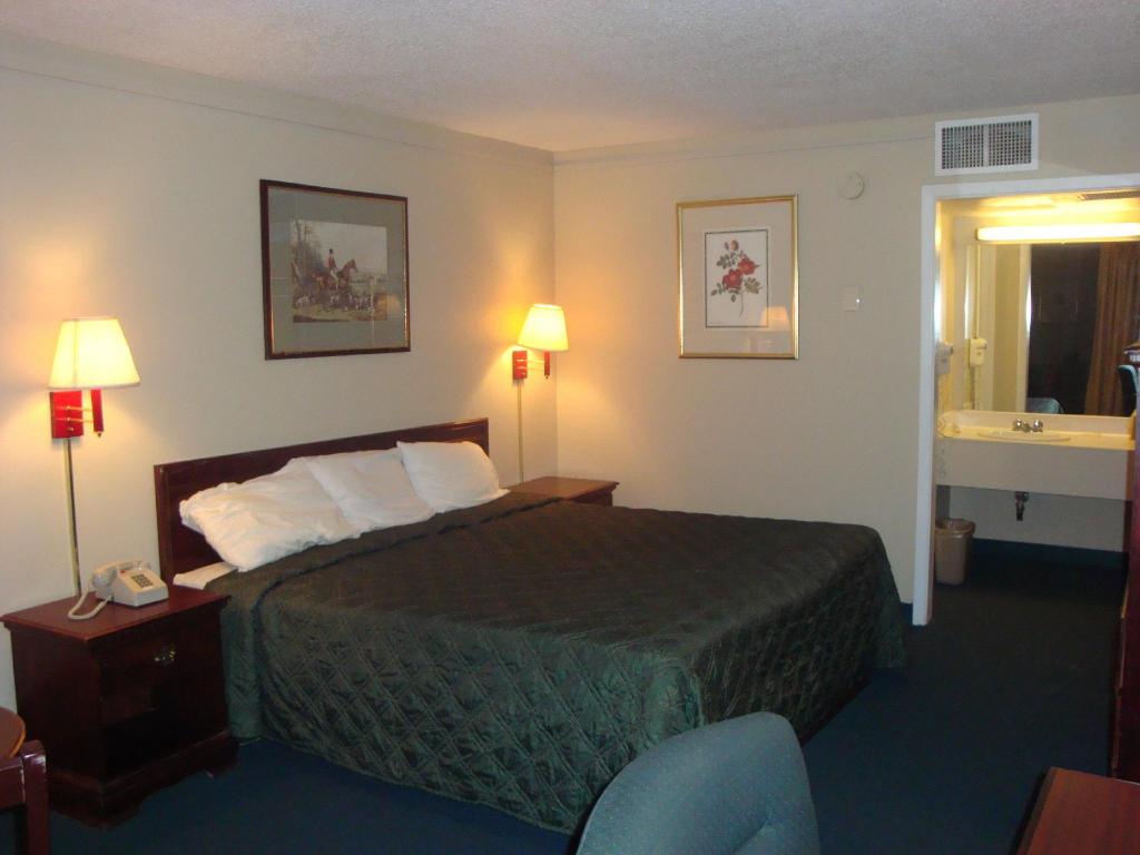 Rodeway Inn Asheboro - photo 9