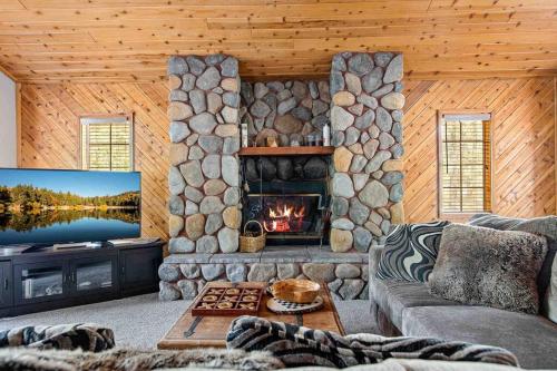 The 717 Upper Moonridge VERY Close to Resorts in Big Bear Lake, United States