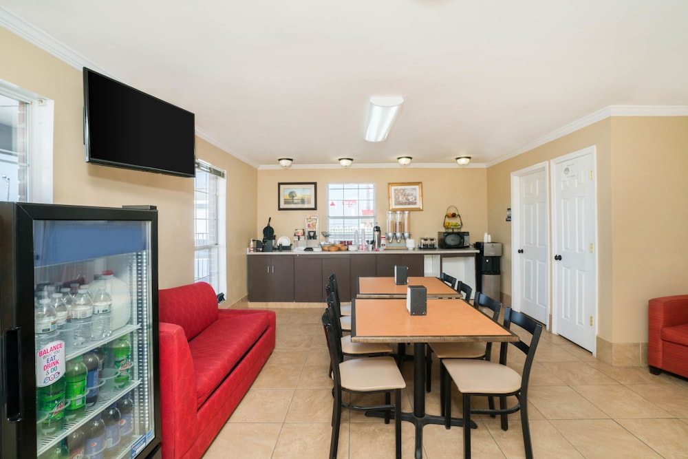 Travelodge by Wyndham Santee - photo 2