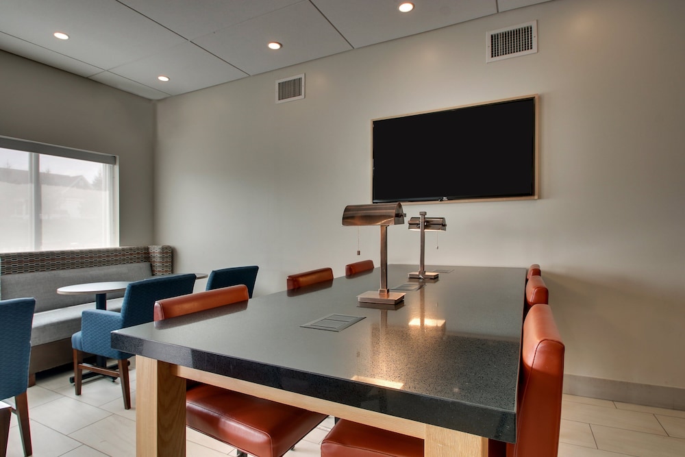 Holiday Inn Express & Suites Lancaster East Strasburg by IHG - photo 20