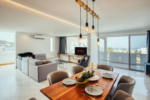 Grand Sea View Apartment 3' from Kavouri Beach — 4-Star Luxury Hotel in Athens, Greece