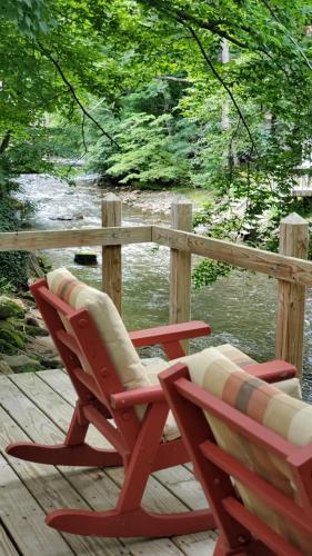 Cozy Creek Cottages — hotel in Maggie Valley