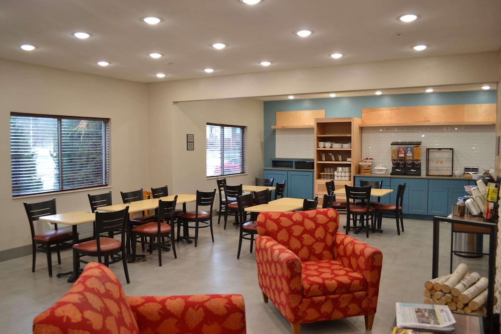 Country Inn & Suites by Radisson Fairview Heights IL - photo 2