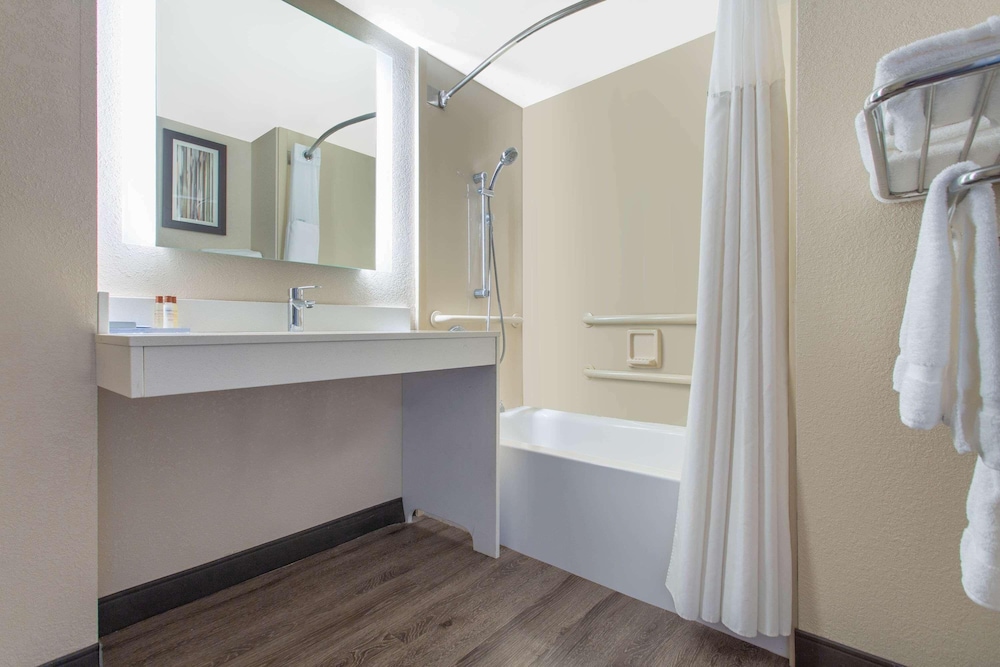 Spark by Hilton Mechanicsburg - photo 6