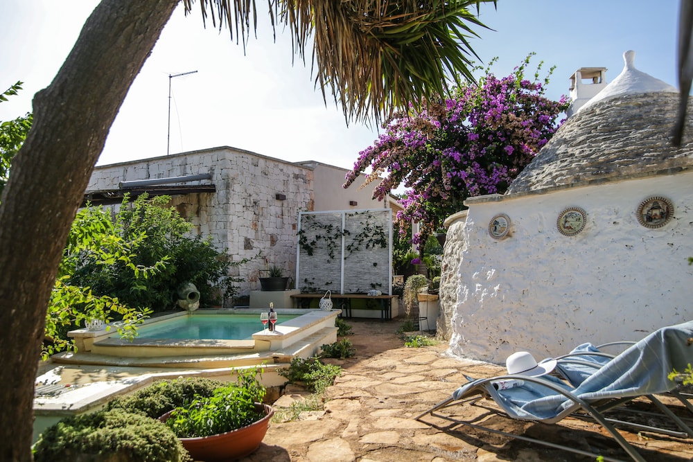Trullo Madia With Shared Hot Tub In Nature — Ceglie Messapica