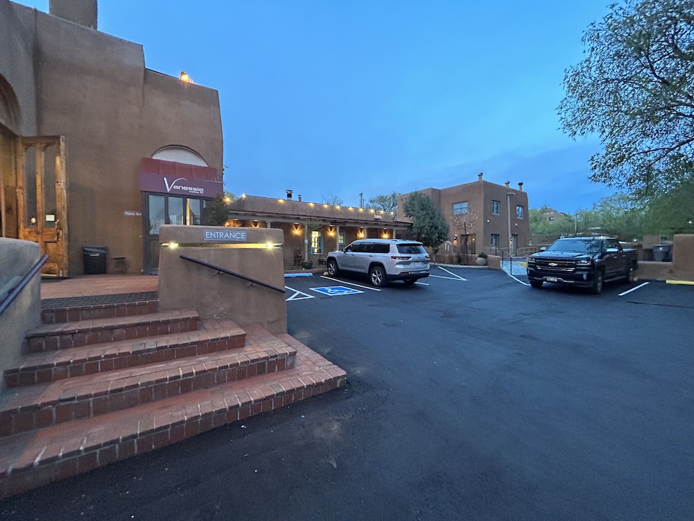 The Inn at Vanessie - photo 3