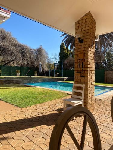 9 wena Ave Guesthouse — 4-Star Luxury Hotel in Klerksdorp, South Africa