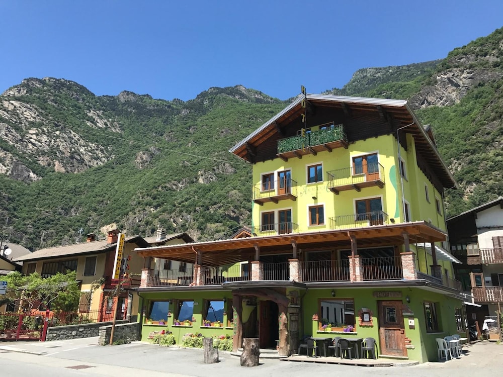 Armanac De Toubie - carbon neutral hotel in Arnad