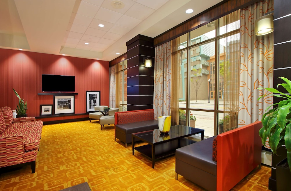 Hampton Inn & Suites Columbus Downtown - photo 9