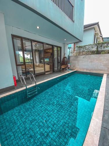 Platinum Dago Resort villa 15px Private Pool Bandung in Bandung, Indonesia
