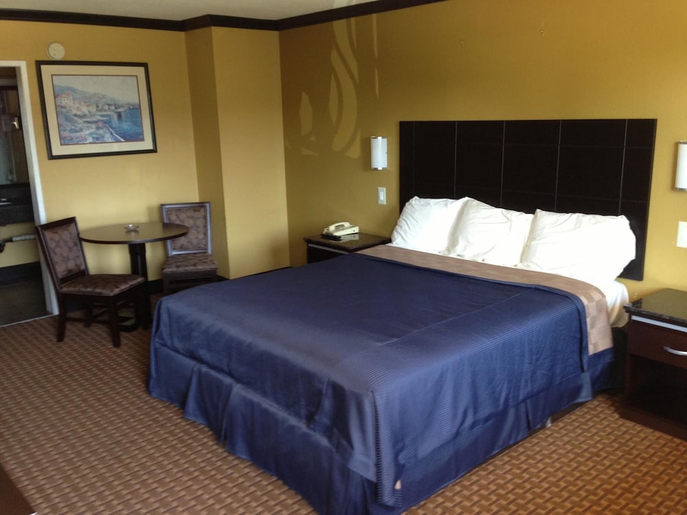 Del Amo Inn - photo 17