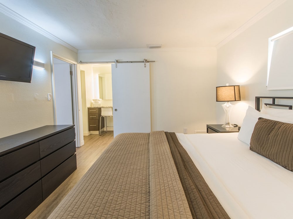 Hibiscus Suites Gateway to Siesta Key - photo 7