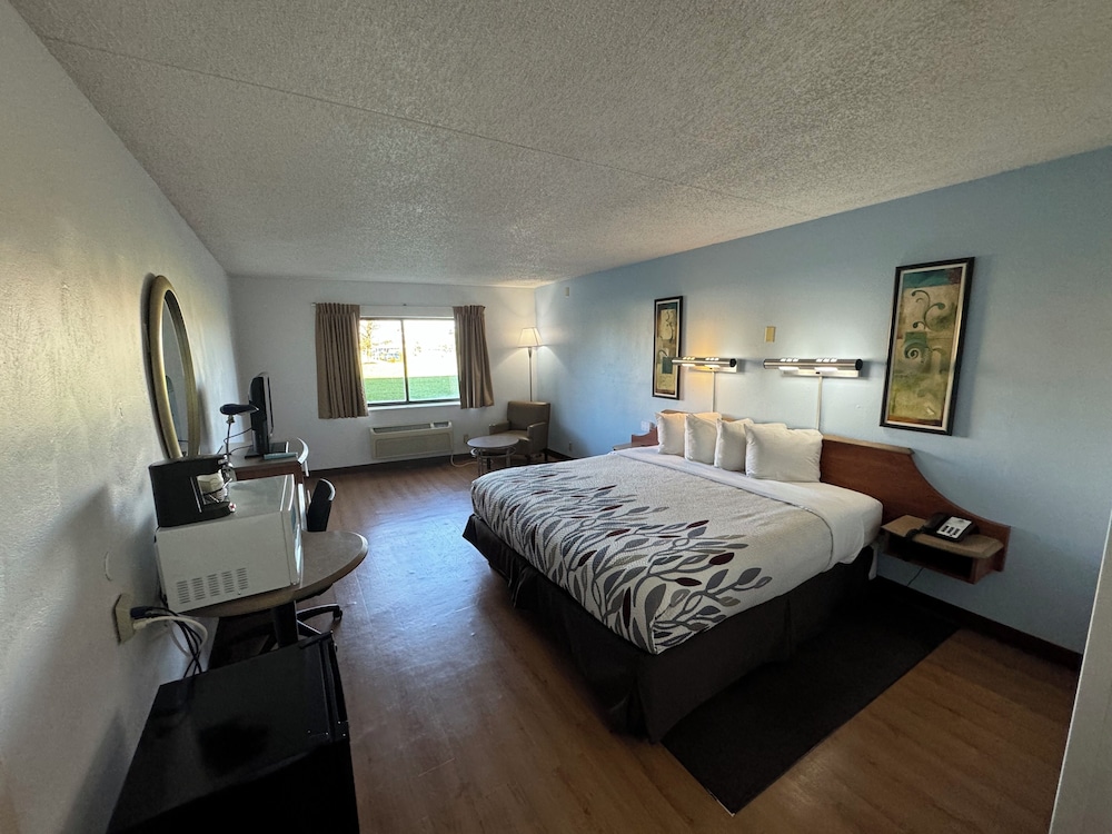 Red Roof Inn and Suites Cleveland Elyria - photo 13