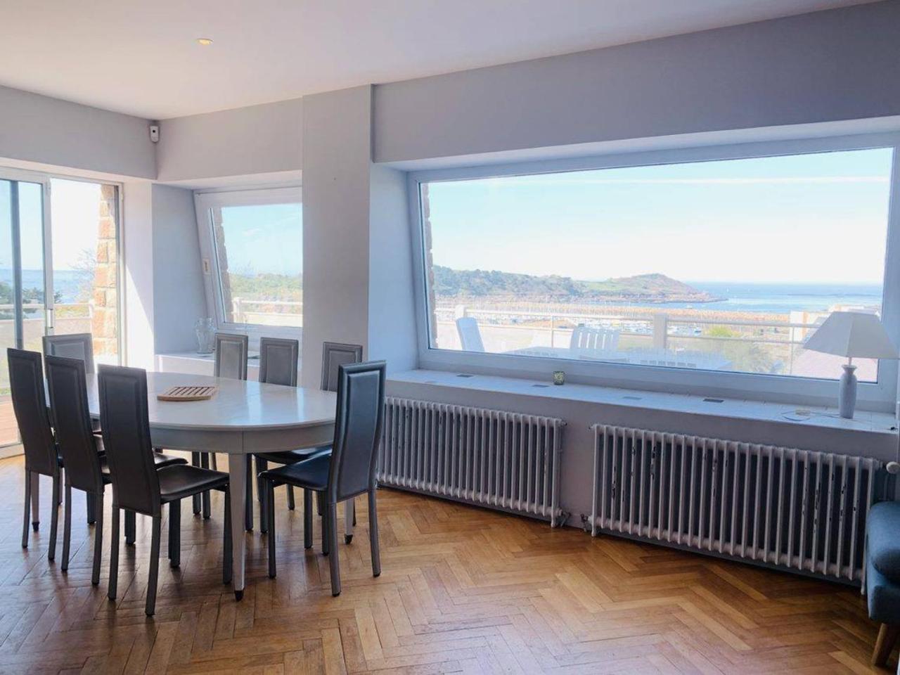 Superbe maison avec jardin proche plage chiens admis FR 1 542 25 — 4-Star Luxury Hotel in Trebeurden, France