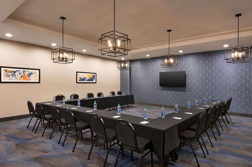 La Quinta Inn & Suites by Wyndham Marysville - photo 33