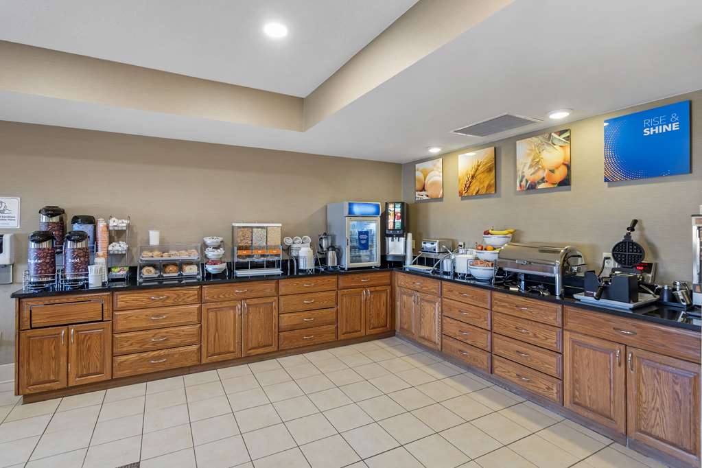 Comfort Suites Normal University area - photo 23