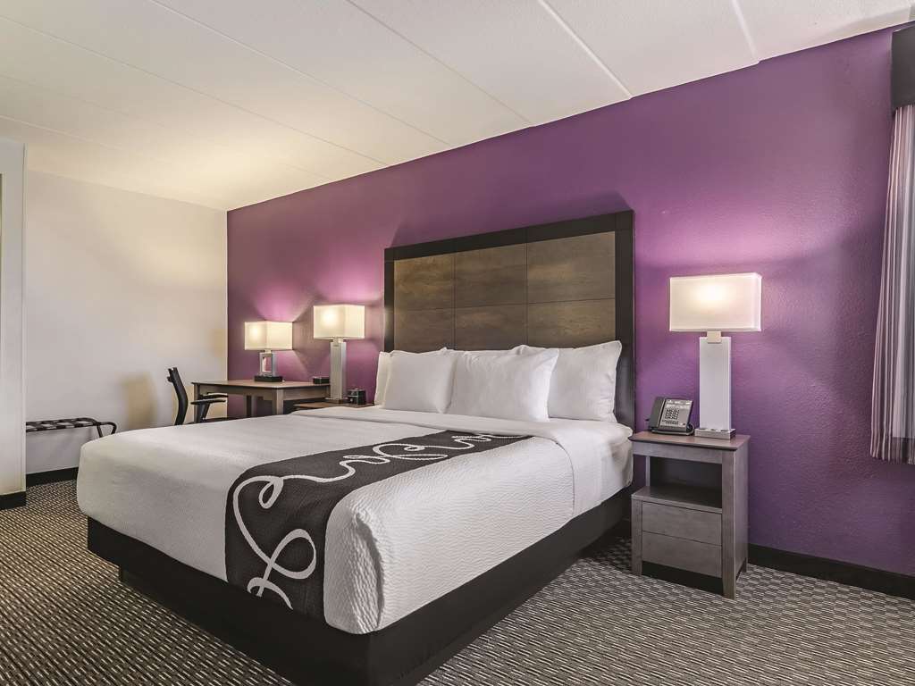La Quinta Inn & Suites by Wyndham Warwick Providence Airport - photo 31