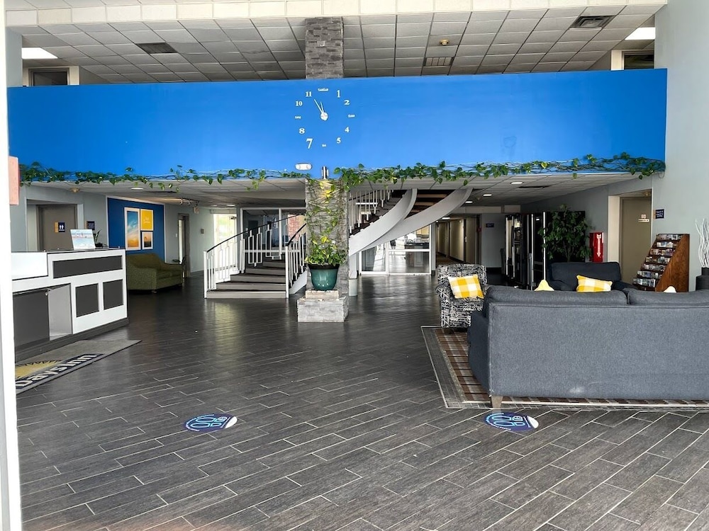 Days Inn by Wyndham Fort Wright Cincinnati Area - photo 6