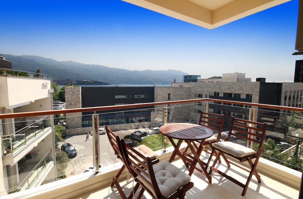 Sarap apartments Budva — 4-Star Luxury Hotel in Budva, Montenegro