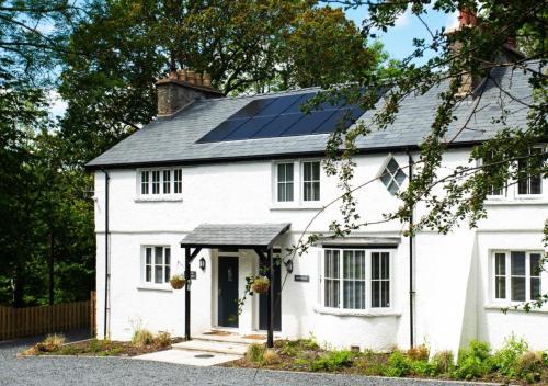 Bee Holme - carbon neutral hotel in Unknown City