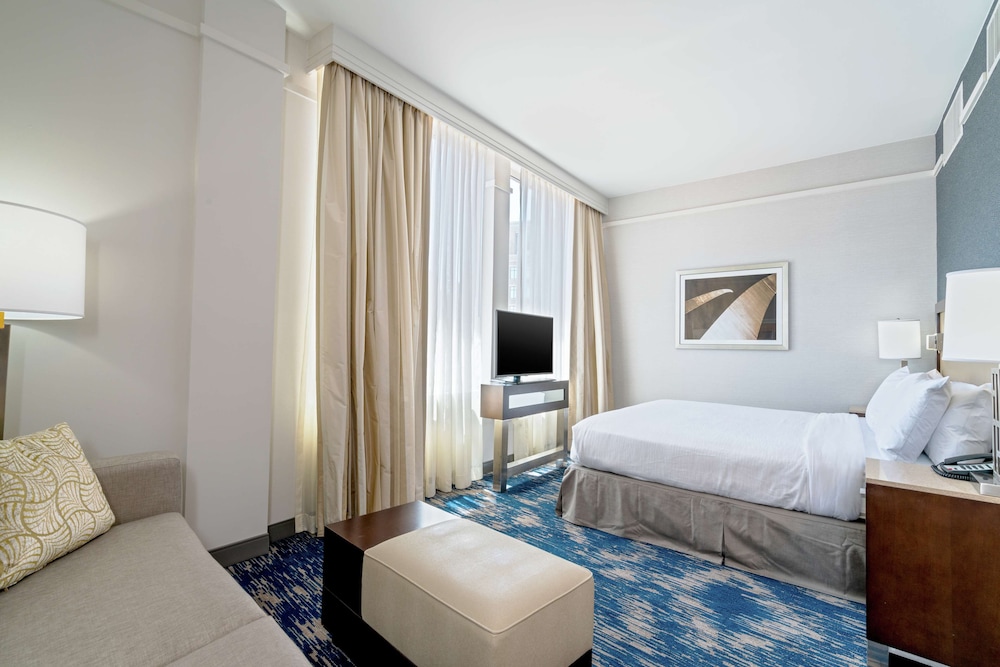 Embassy Suites by Hilton Alexandria Old Town - photo 11
