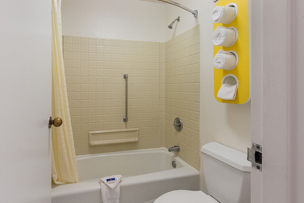 Motel 6 Newnan GA - photo 23