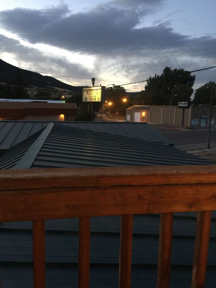 Rustic Inn Motel - photo 2
