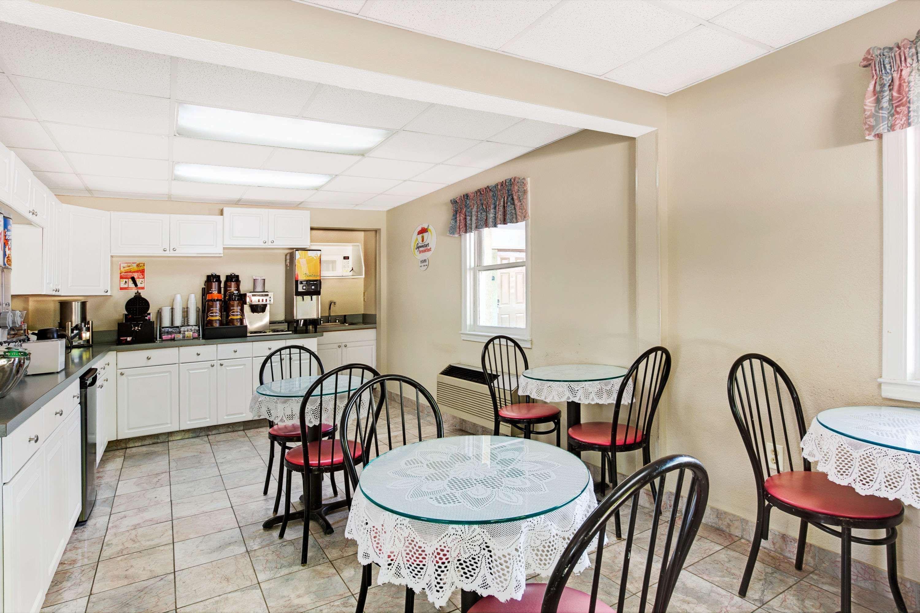 Super 8 by Wyndham Charlotte Downtown Area - photo 12