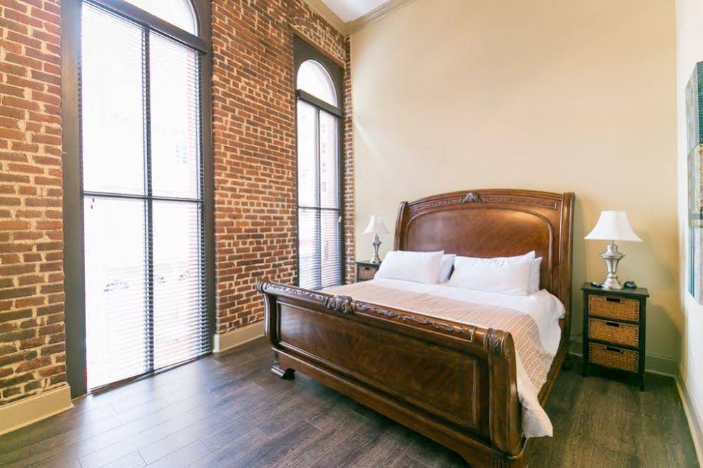 Hosteeva Baronne Street Suites - photo 13