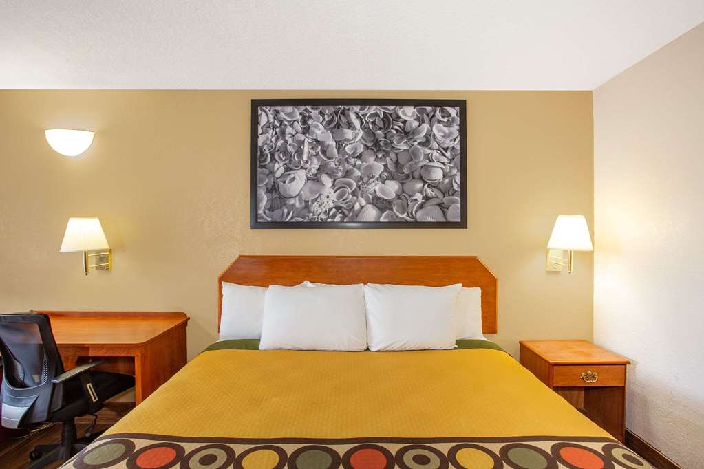 Super 8 by Wyndham North Palm Beach - photo 21