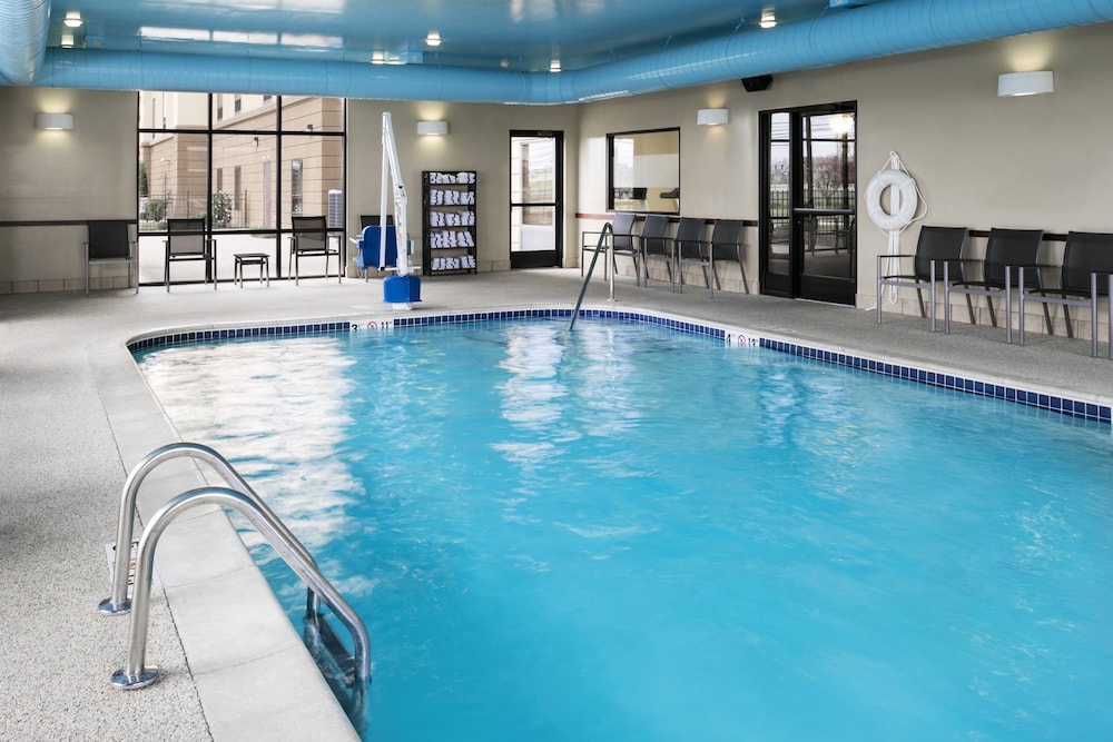 Hampton Inn & Suites Toledo Perrysburg - photo 36
