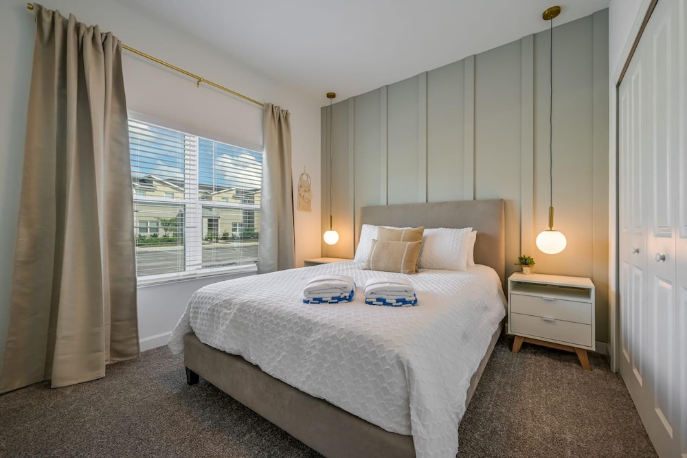 Opulent Retreat Themed Bedrooms and Pool Paradise - photo 16