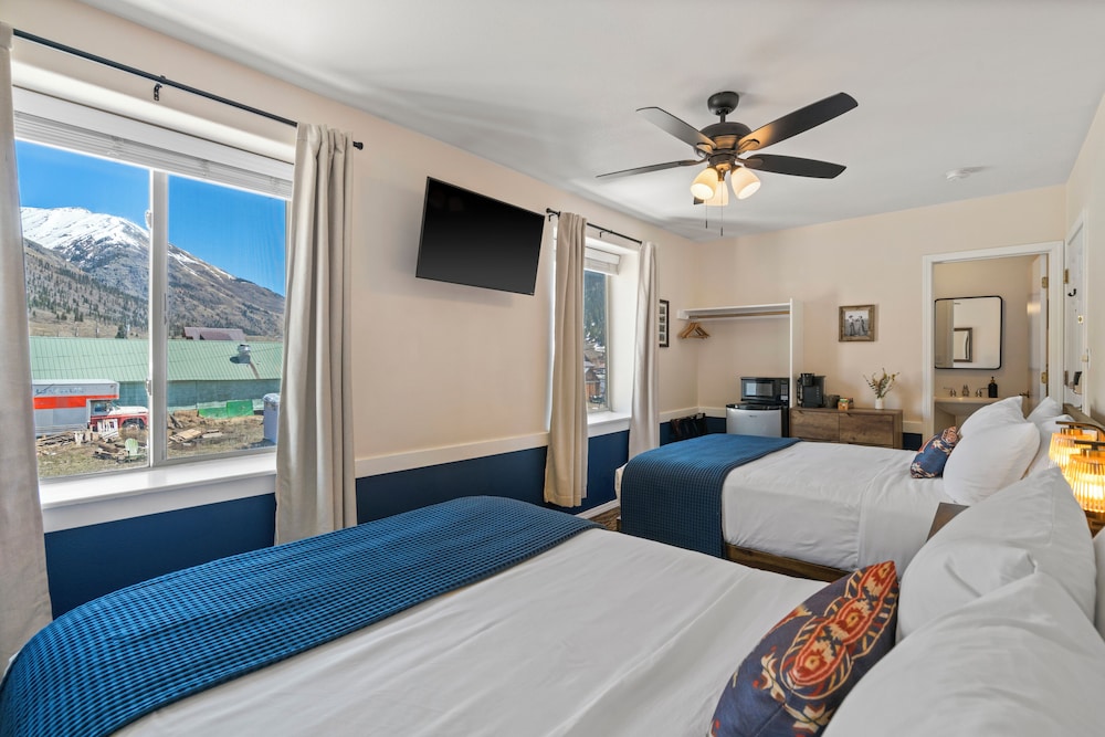 The Bent Elbow Hotel and Restaurant - photo 25