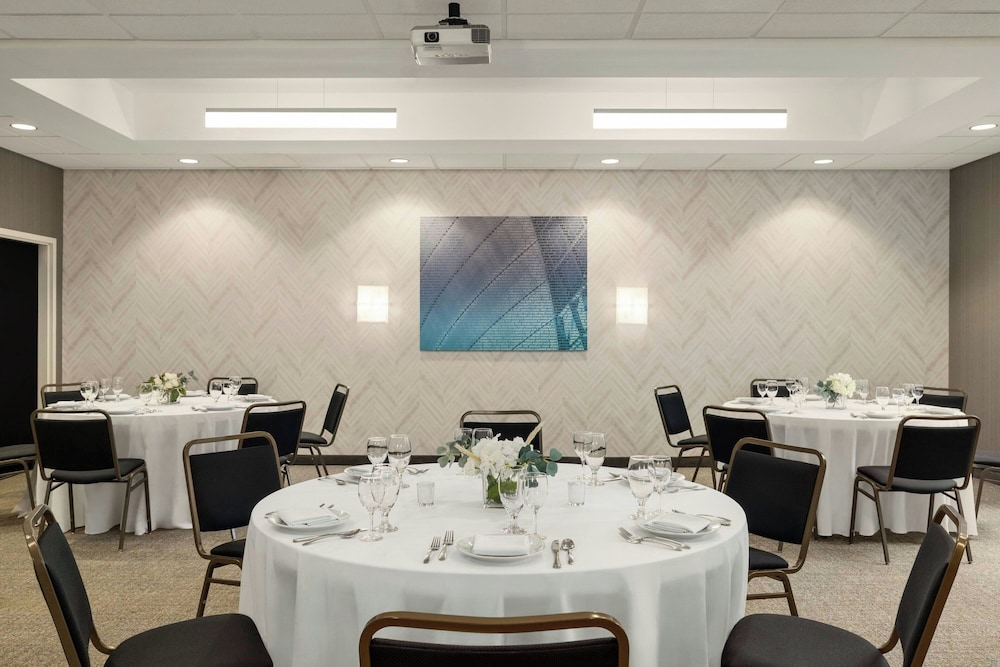 SpringHill Suites by Marriott Roanoke - photo 36