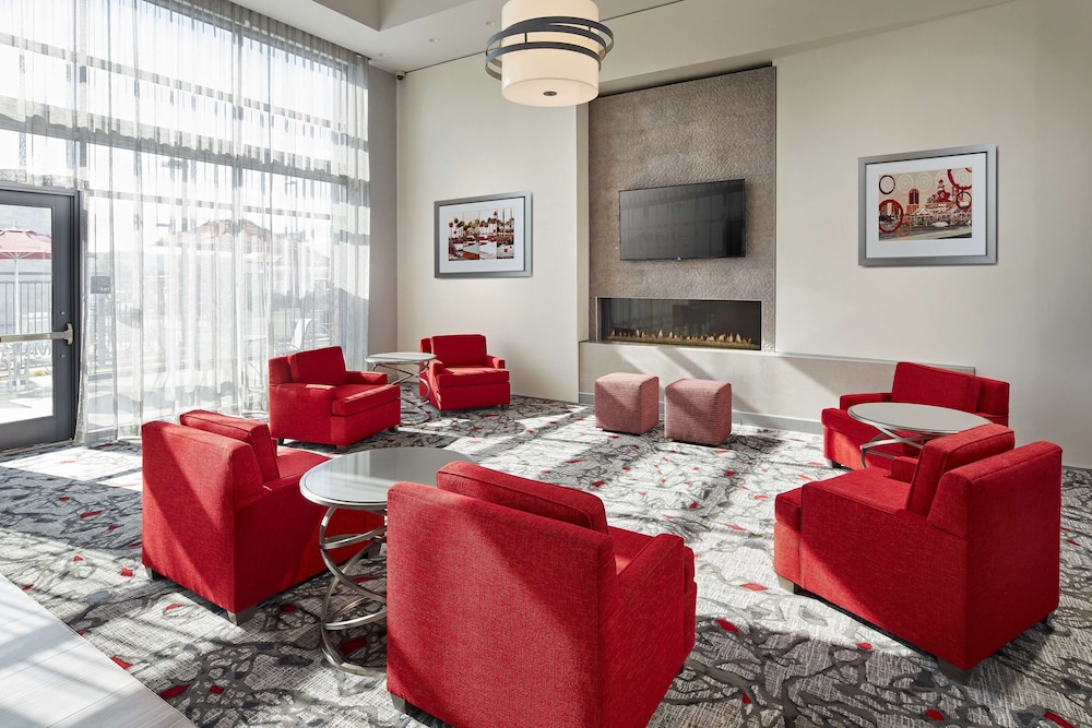 Hampton Inn Long Beach Airport - photo 24