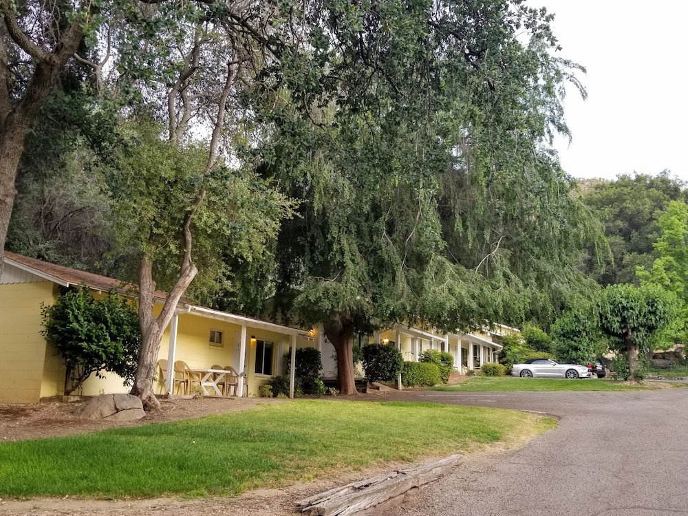 Lazy J Ranch Motel - photo 21